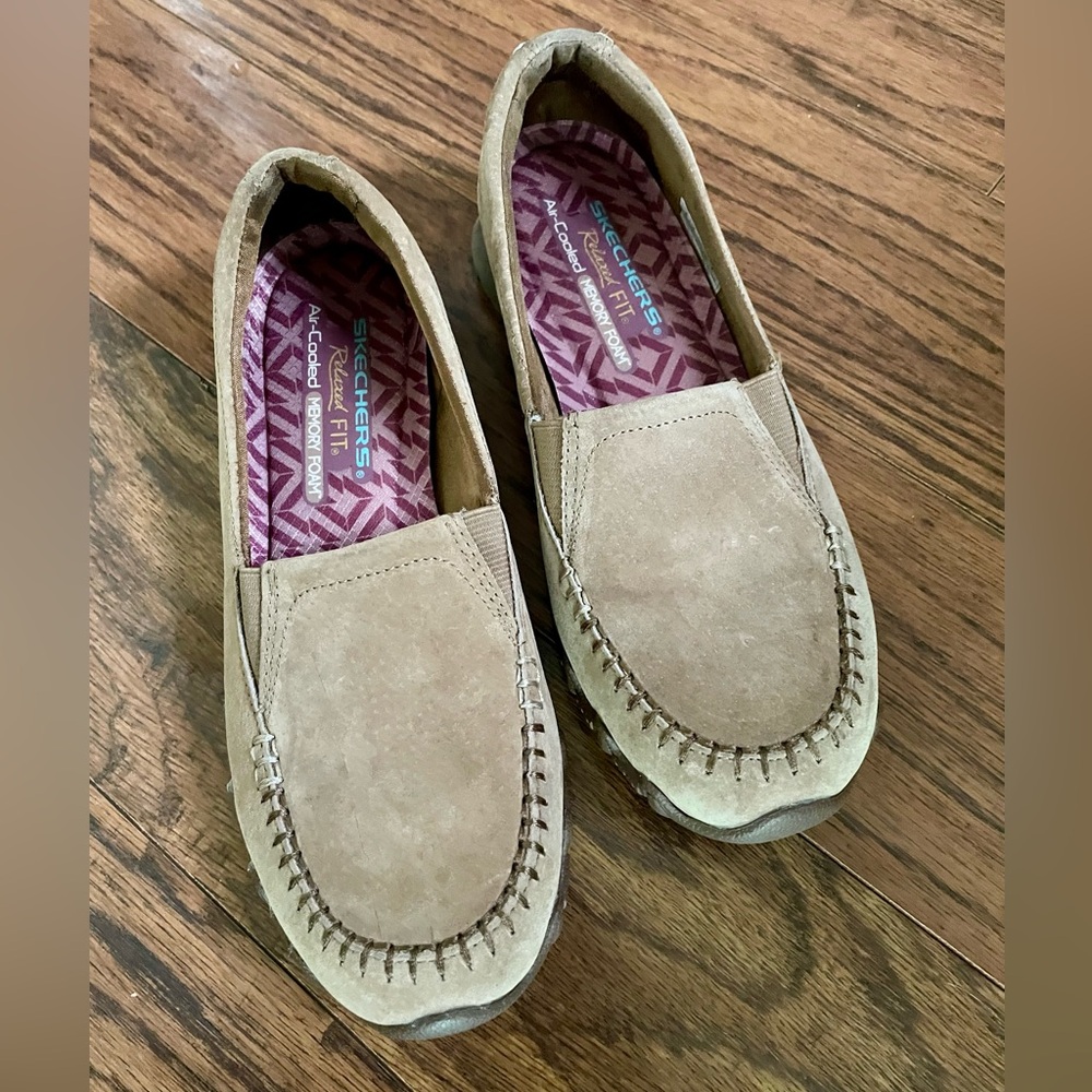 Skechers slip on leather shoes